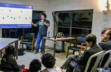  Ativistas debatem resistência digital diante de IA e plataformização 